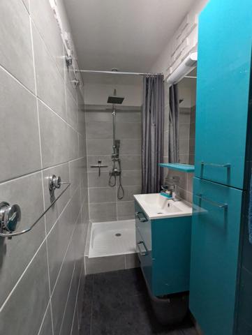 Jolie maison de ville sur deux niveaux, au calme, au Monastère