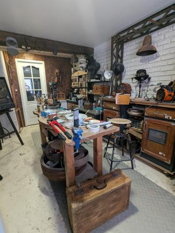 Jolie maison de ville sur deux niveaux, au calme, au Monastère