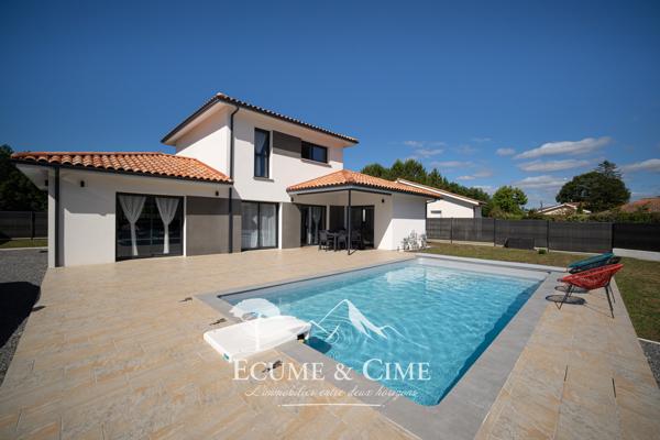 Villa contemporaine neuve avec piscine