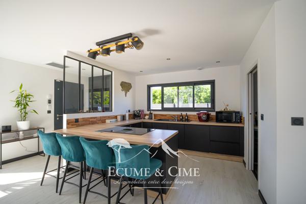 Villa contemporaine neuve avec piscine
