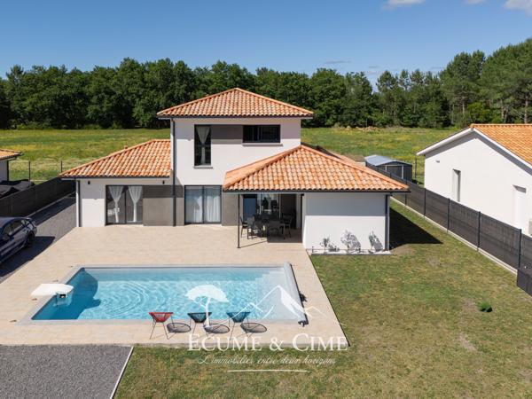 Villa contemporaine neuve avec piscine