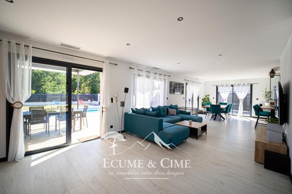 Villa contemporaine neuve avec piscine
