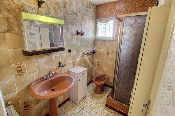 VILLA DE TYPE F4 DE 110 M² SUR TERRAIN PISCINABLE 3 FACES DE 312 M² + GARAGE