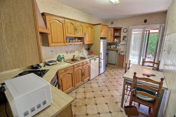 VILLA DE TYPE F4 DE 110 M² SUR TERRAIN PISCINABLE 3 FACES DE 312 M² + GARAGE