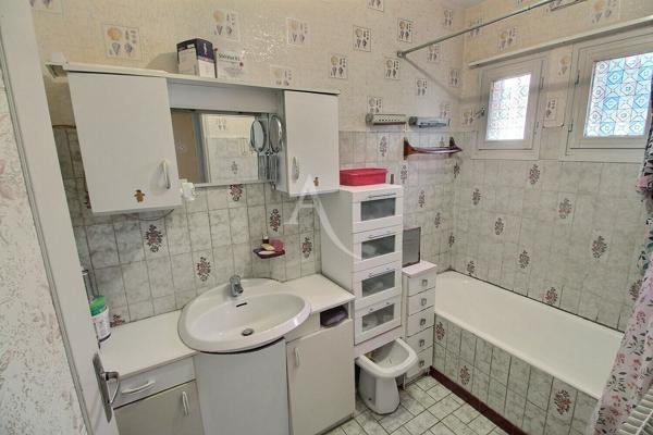 VILLA DE TYPE F4 DE 110 M² SUR TERRAIN PISCINABLE 3 FACES DE 312 M² + GARAGE
