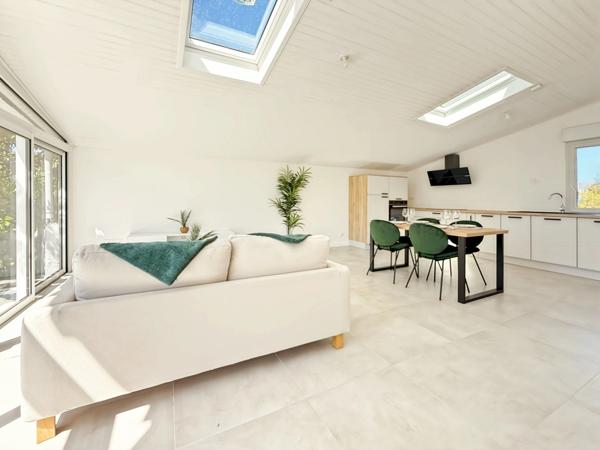 SAINT MARC SUR MER - PLAGE HULOT - PLEIN CENTRE - MARCHE - Duplex Loft  T5 - AVEC TERRASSE - GARAGE - PARKING SECURISE