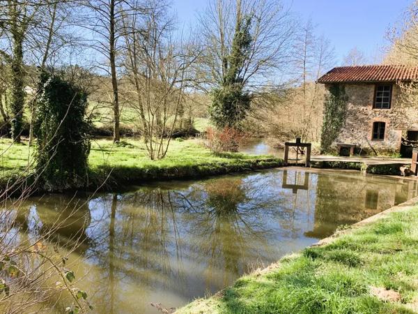 Propriété 251 M2 au bord de la Moine