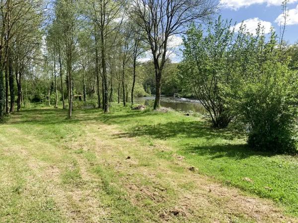 Propriété 251 M2 au bord de la Moine