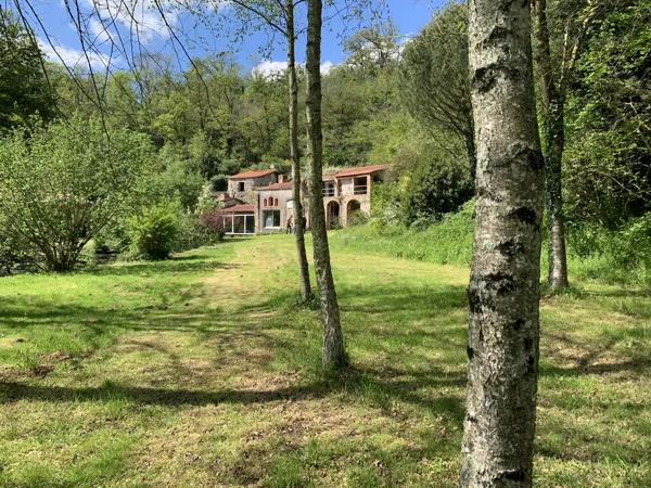 Propriété 251 M2 au bord de la Moine
