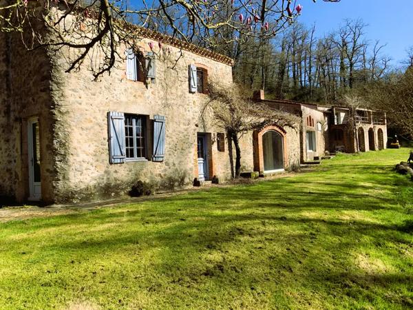 Propriété 251 M2 au bord de la Moine
