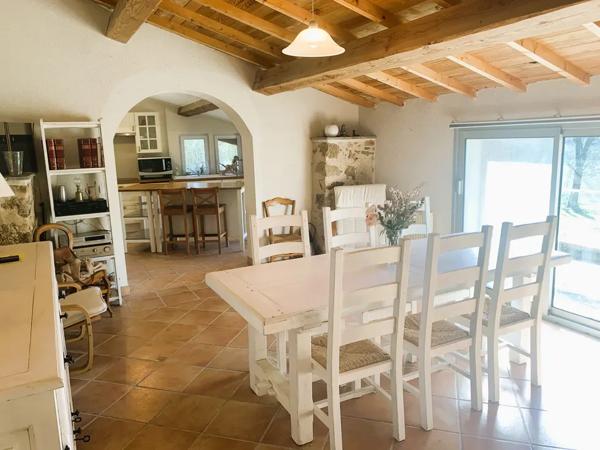 Propriété 251 M2 au bord de la Moine