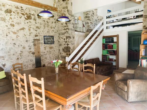Propriété 251 M2 au bord de la Moine