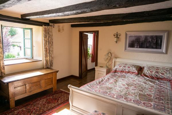 Charmant manoir du XVIIIe siècle et longère sur 1,6 hectare parfait pour une activité de gîtes