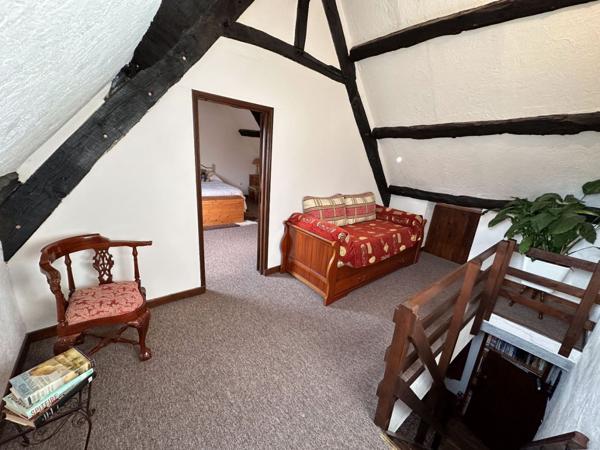 Charmant manoir du XVIIIe siècle et longère sur 1,6 hectare parfait pour une activité de gîtes