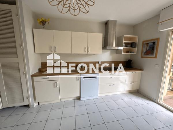 Location Appartement meublé 3 pièces 97.6 m² - 9 QUAI CLEMENCEAU Nimes 30900