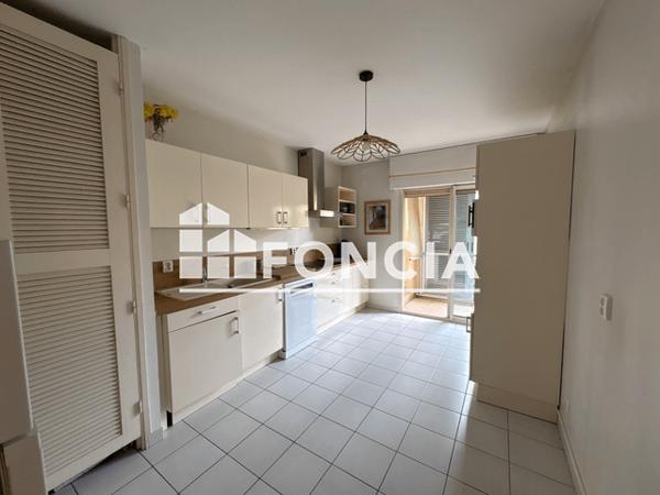Location Appartement meublé 3 pièces 97.6 m² - 9 QUAI CLEMENCEAU Nimes 30900