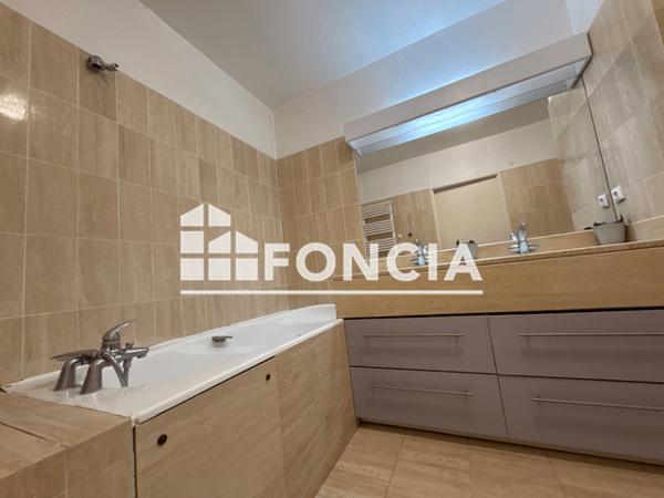 Location Appartement meublé 3 pièces 97.6 m² - 9 QUAI CLEMENCEAU Nimes 30900