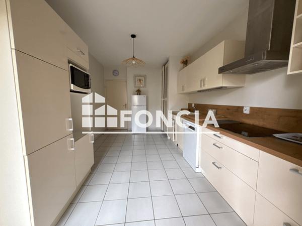 Location Appartement meublé 3 pièces 97.6 m² - 9 QUAI CLEMENCEAU Nimes 30900