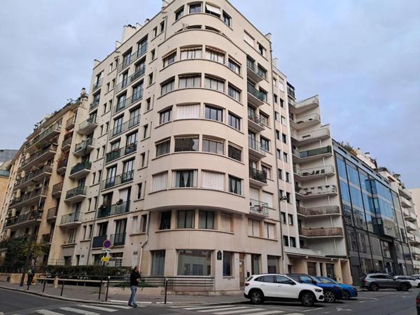 Parking / Box à vendre à Paris (75015)