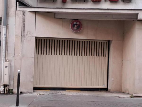 Parking / Box à vendre à Paris (75015)