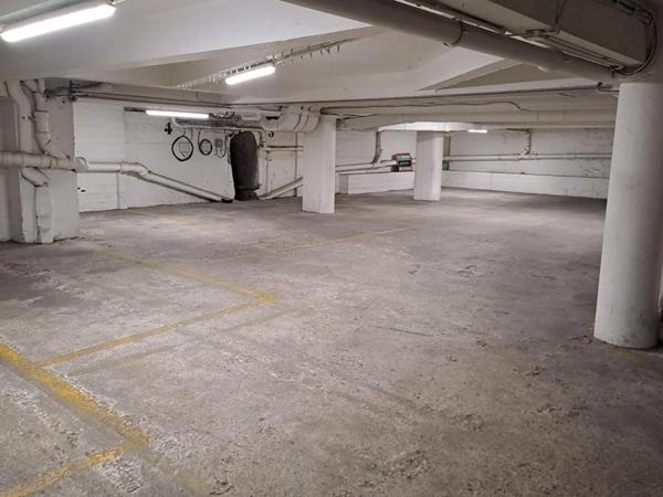 Parking / Box à vendre à Paris (75015)