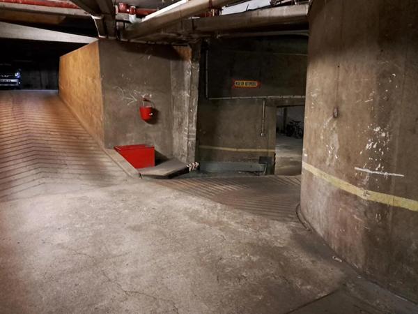 Parking / Box à vendre à Paris (75015)