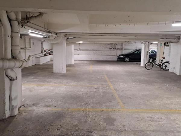 Parking / Box à vendre à Paris (75015)