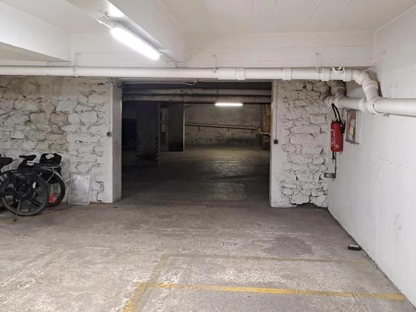 Parking / Box à vendre à Paris (75015)