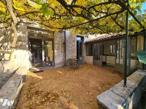 IMMEUBLE DE RAPPORT COMPOSÉ D'UN BUREAU, ET 4 LOGEMENTS 