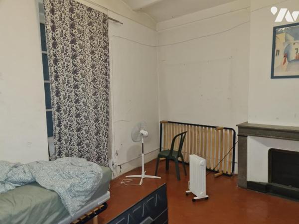 IMMEUBLE DE RAPPORT COMPOSÉ D'UN BUREAU, ET 4 LOGEMENTS 