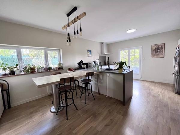 NÎMES CENTRE - AU CALME - 5 CHAMBRES - AUCUN TRAVAUX - PISCINE - GARAGE DOUBLE -