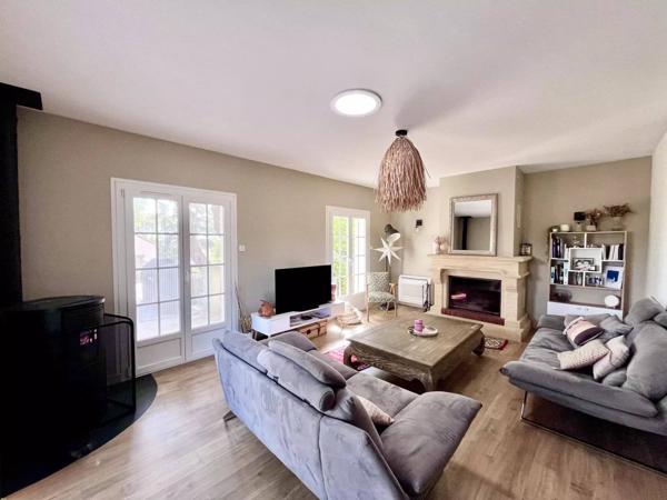 NÎMES CENTRE - AU CALME - 5 CHAMBRES - AUCUN TRAVAUX - PISCINE - GARAGE DOUBLE -