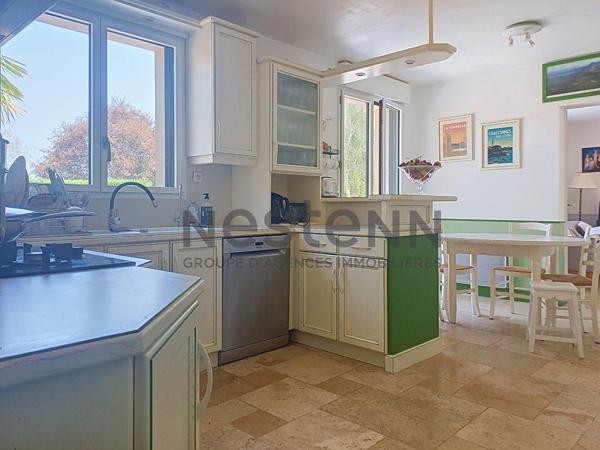 Maison de plus de 180 m² sur une belle de parcelle de 3706 m²  constructible située dans un quartier calme de Chalonnes sur Loire