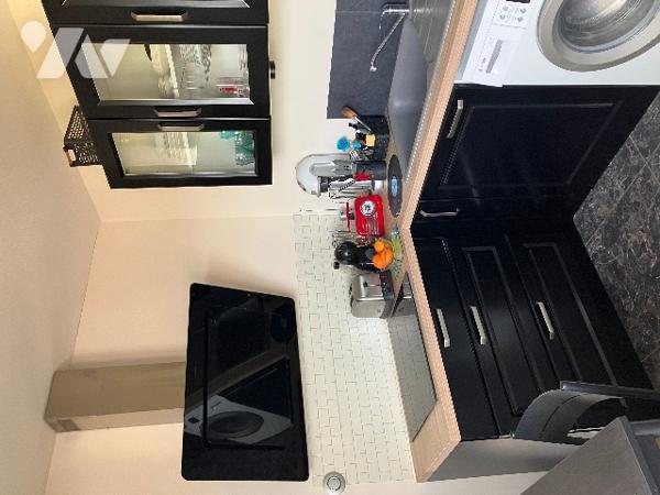 A vendre 3 lots: 1 appartement refait à neuf de type 3, une place de parking et une cave.
