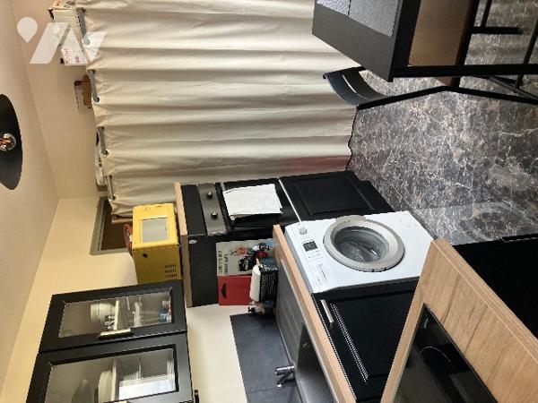 A vendre 3 lots: 1 appartement refait à neuf de type 3, une place de parking et une cave.