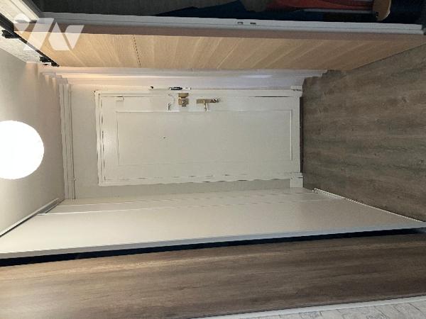 A vendre 3 lots: 1 appartement refait à neuf de type 3, une place de parking et une cave.
