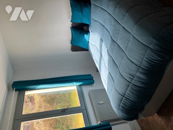 A vendre 3 lots: 1 appartement refait à neuf de type 3, une place de parking et une cave.