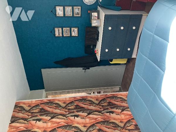 A vendre 3 lots: 1 appartement refait à neuf de type 3, une place de parking et une cave.