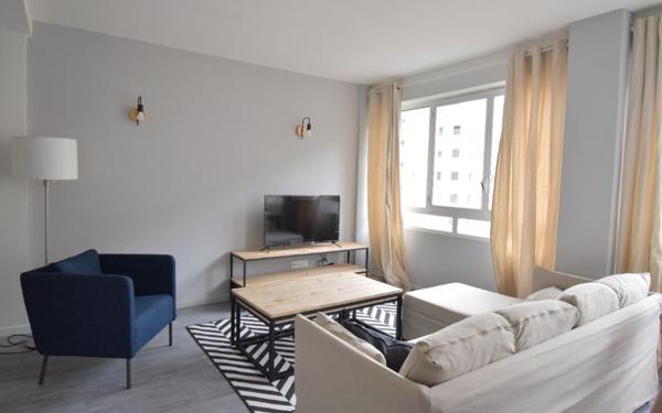 Appartement à louer    5 pièces •  Lyon 8