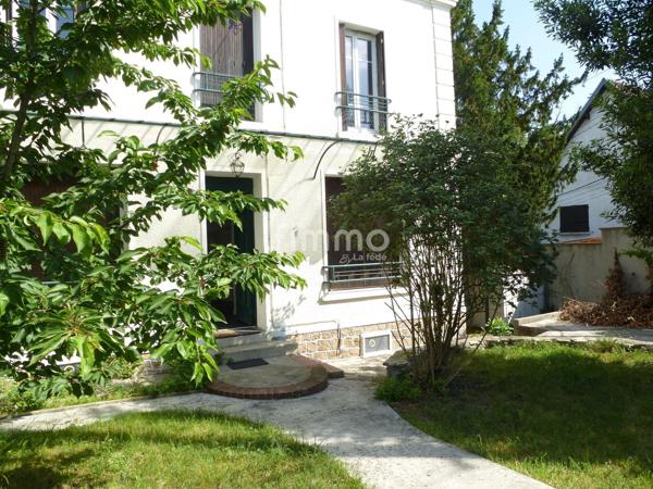 Maison 6 pièces de 133 m² sur terrain de 450 m², secteur résidentiel