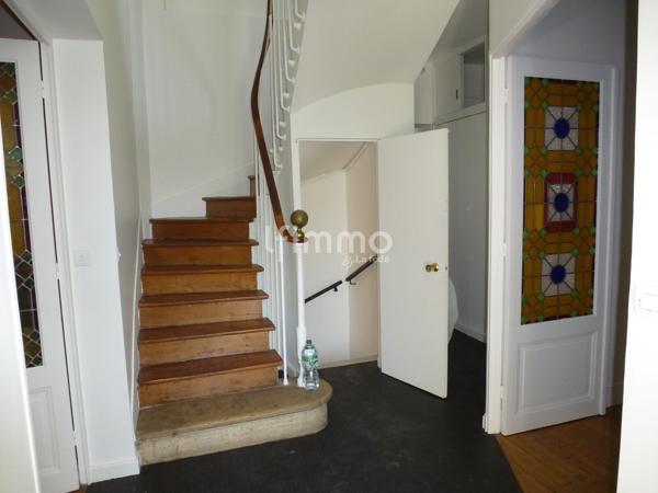 Maison 6 pièces de 133 m² sur terrain de 450 m², secteur résidentiel