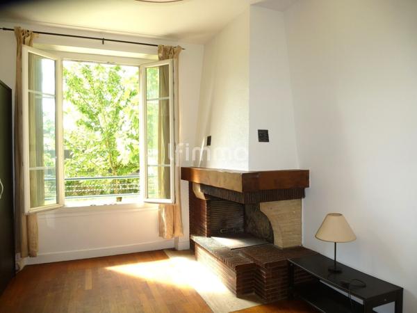 Maison 6 pièces de 133 m² sur terrain de 450 m², secteur résidentiel