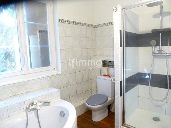 Maison 6 pièces de 133 m² sur terrain de 450 m², secteur résidentiel