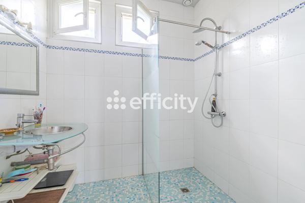 Maison
         7 pièces
        - 167 m² Exclusivité 510 000 € *