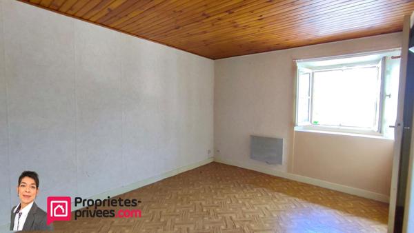 Thizy les bourgs ( 69240 )  Maison 4 pièces  72 m2  2 chambres et jardin