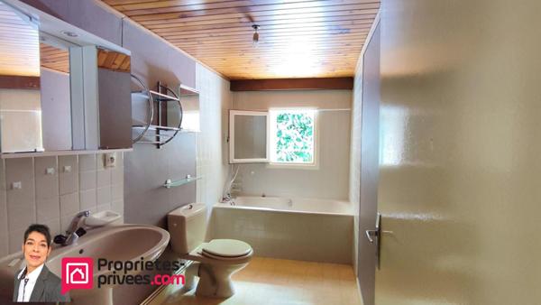 Thizy les bourgs ( 69240 )  Maison 4 pièces  72 m2  2 chambres et jardin