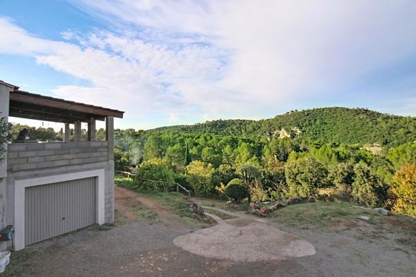 A VENDRE ! Maison Vidauban, vue dégagée, garage, atelier, grande terrasse.