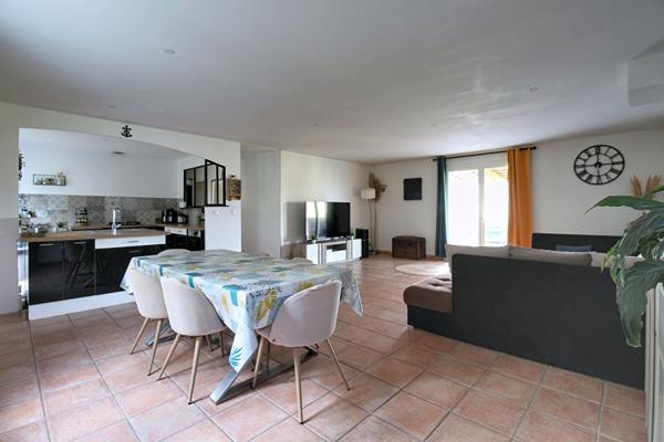 A VENDRE ! Maison Vidauban, vue dégagée, garage, atelier, grande terrasse.