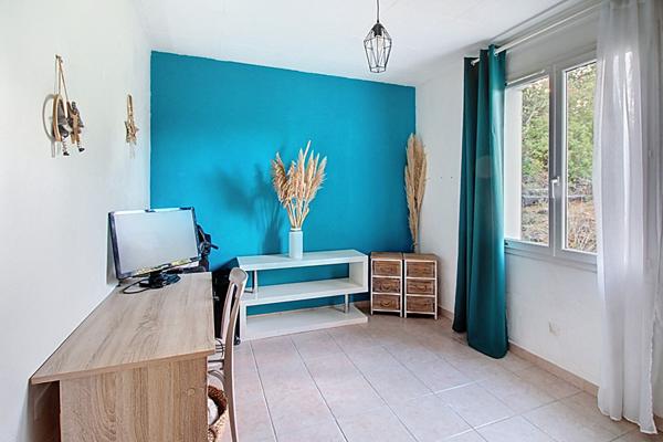 A VENDRE ! Maison Vidauban, vue dégagée, garage, atelier, grande terrasse.