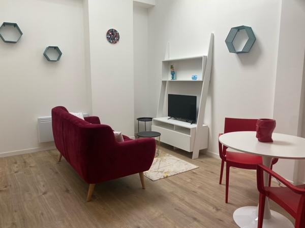 A LOUER APPARTEMENT MEUBLE PROCHE CENTRE VILLE ET GARE DE ST QUENTIN 02100